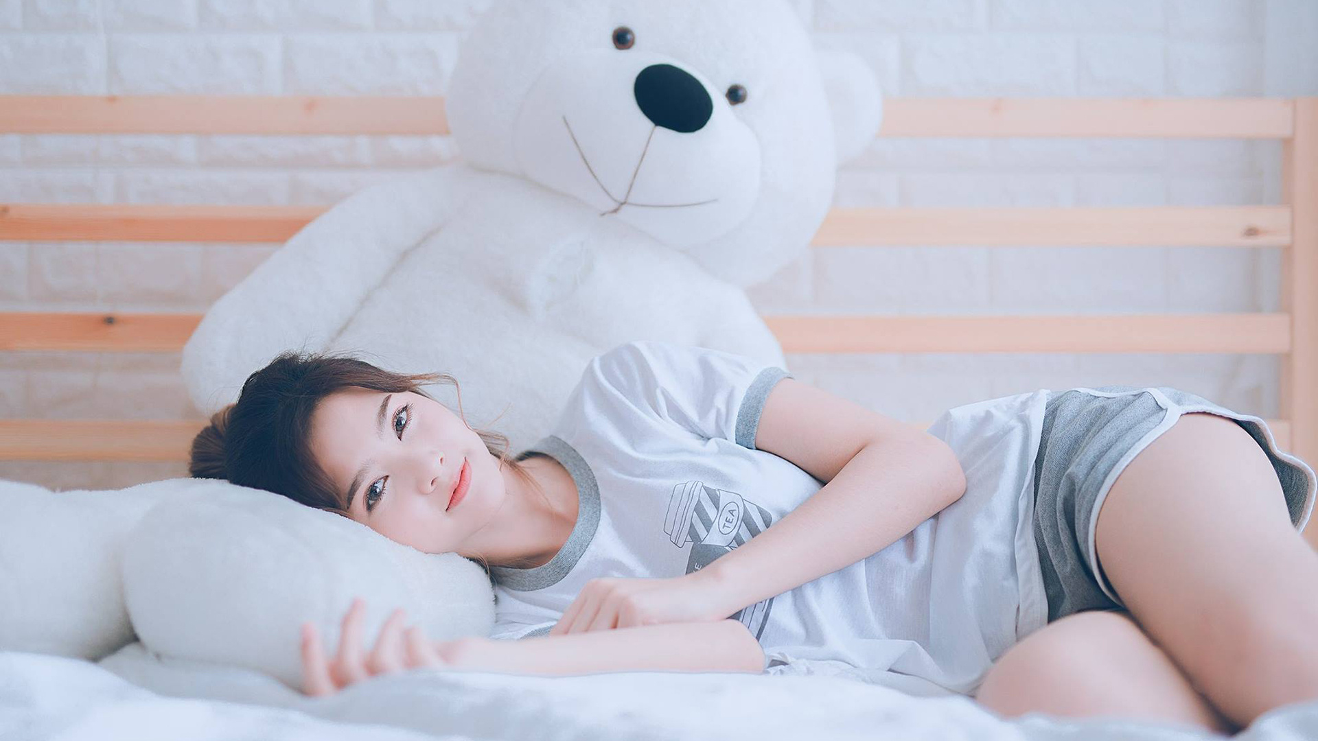 AYX体育官网-球迷狂欢：现场氛围火爆，激烈赛事不断，球迷狂欢节