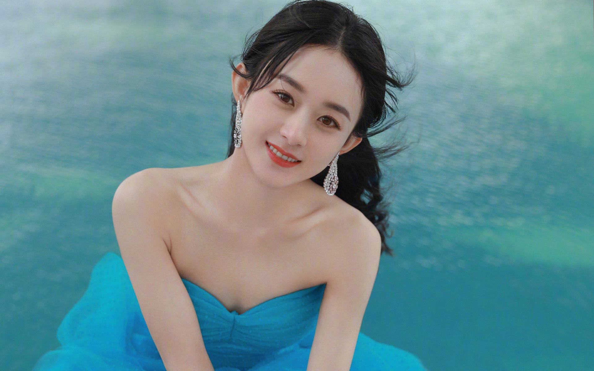 克莱尔表现亮眼 赢得观众热烈掌声，克莱尔登场作品