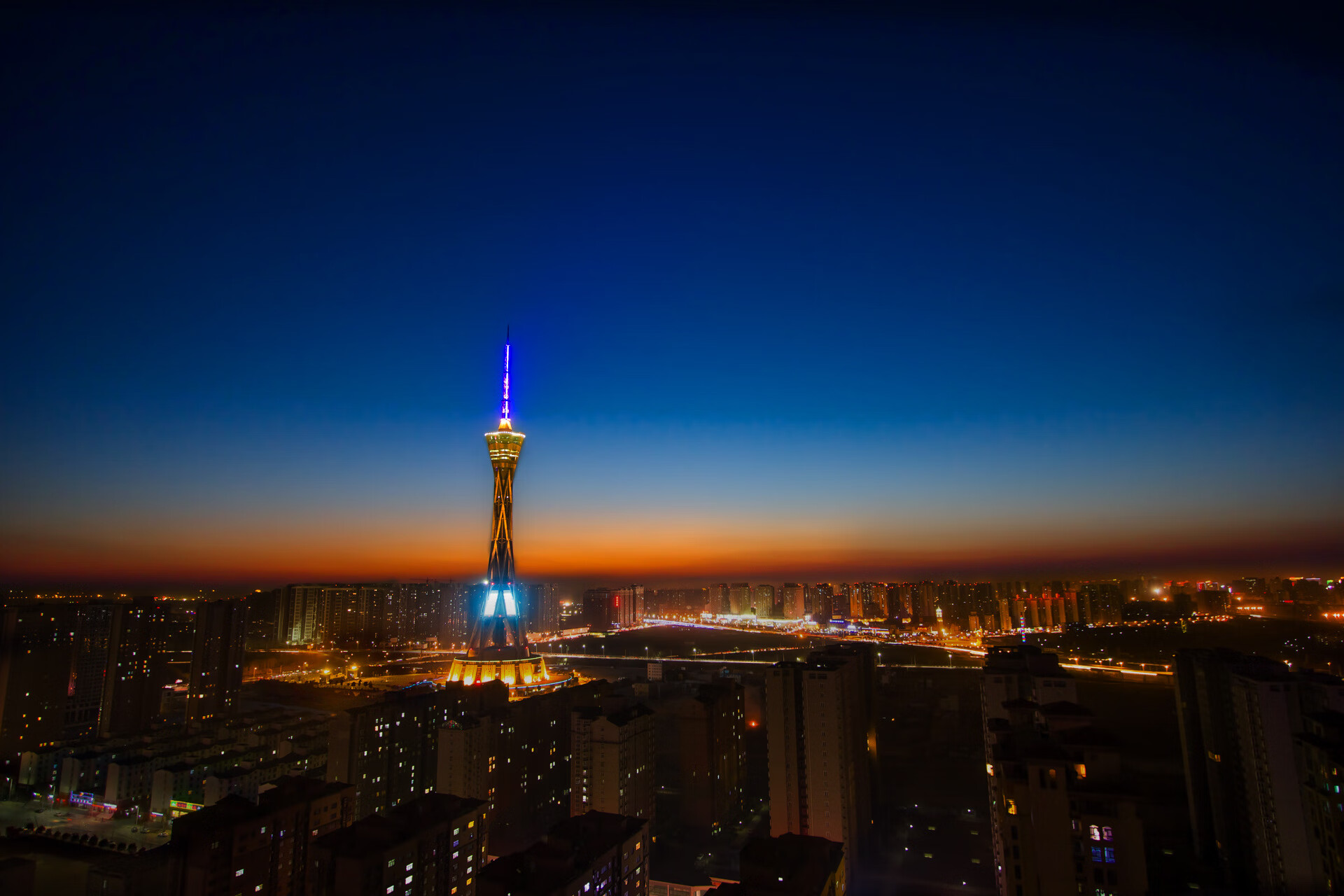 鹈鹕拍摄宣传照球员造型引发网友热烈讨论，鹈鹕正面照